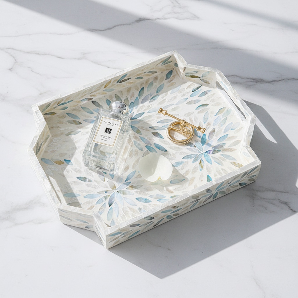 Hero — shell tray with life